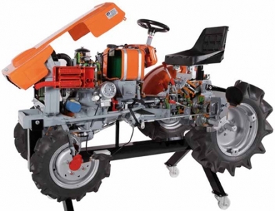 Tractor 4WD Kubota Cutaway